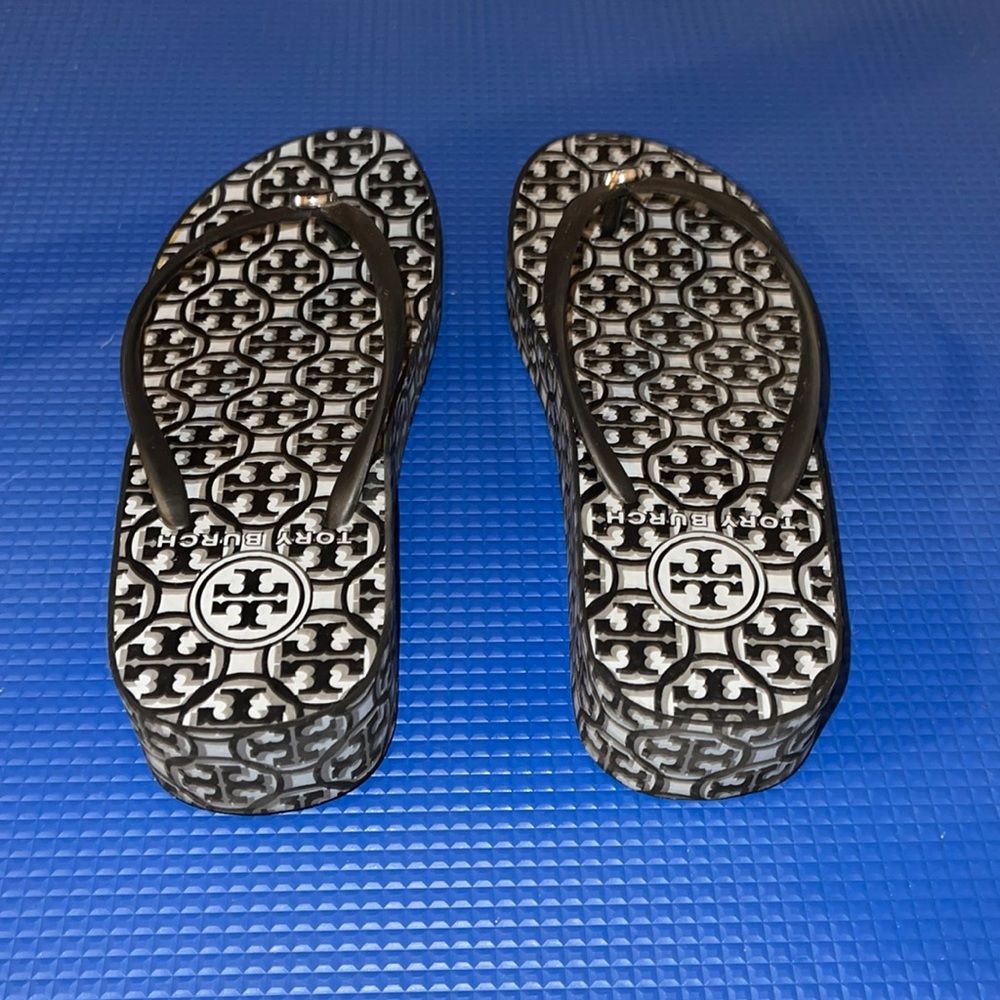 Tory Burch high fitflops/sandals in Black and Gray
